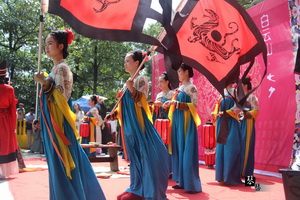 ��ɽ�����ݳ������չ٣���ͼ���۴����