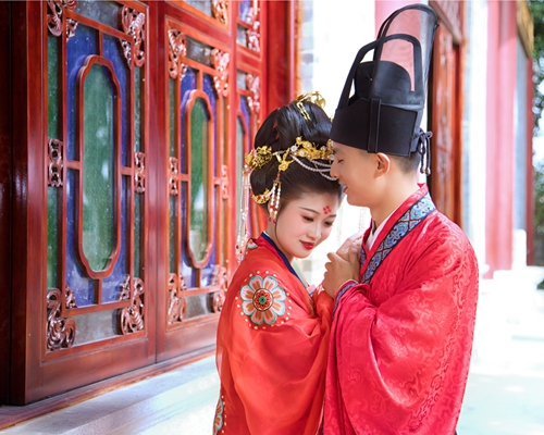 ������Ӱ������ɫ���