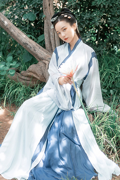 ��ɫ����   ��������