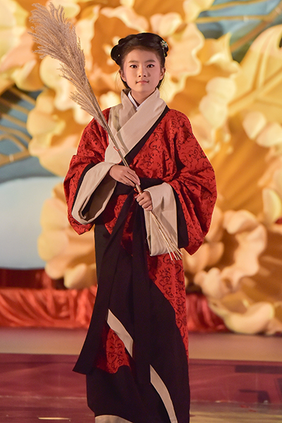 ��ɫ������    ��������