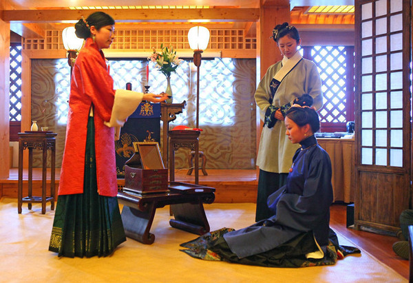 ����������