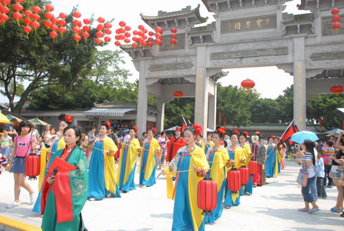 ��ͳ���ױ���